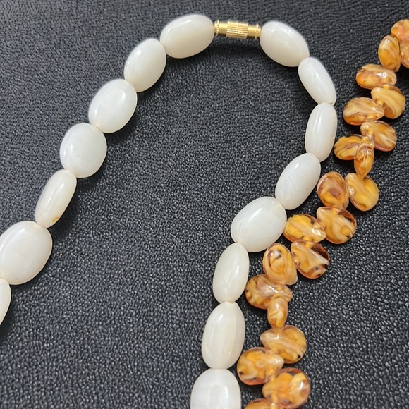 Handmade Necklace shell-stone (light brown zigzag + Ivory + brown square bead) - Picture 10 of 12